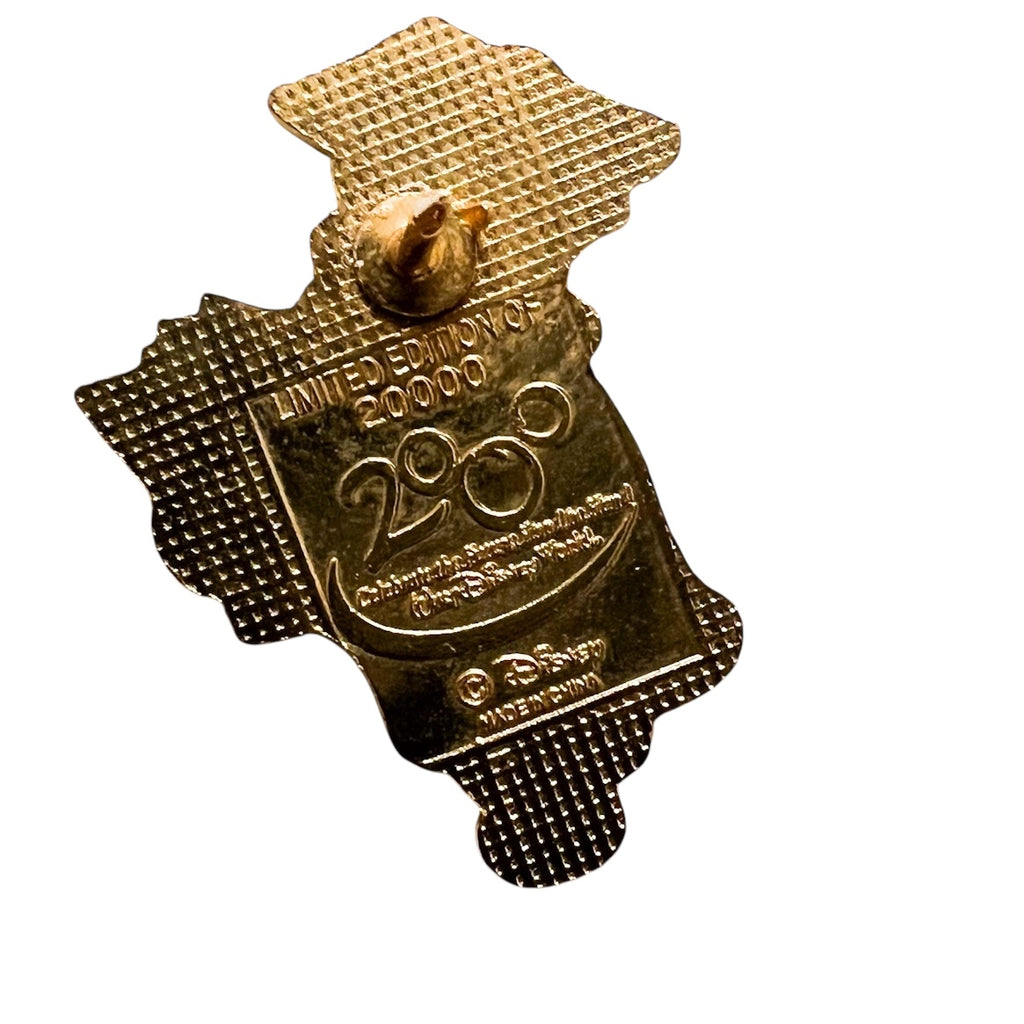 Disney WDW Walt Disney World Graduate Winnie The Pooh Cap & Gown Pin