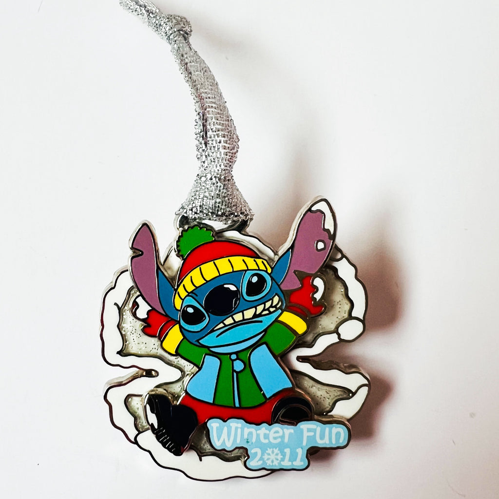 Disney DLR Stitch Snowflake Ornament Holiday Winter Fun 2011 LE 500 pin