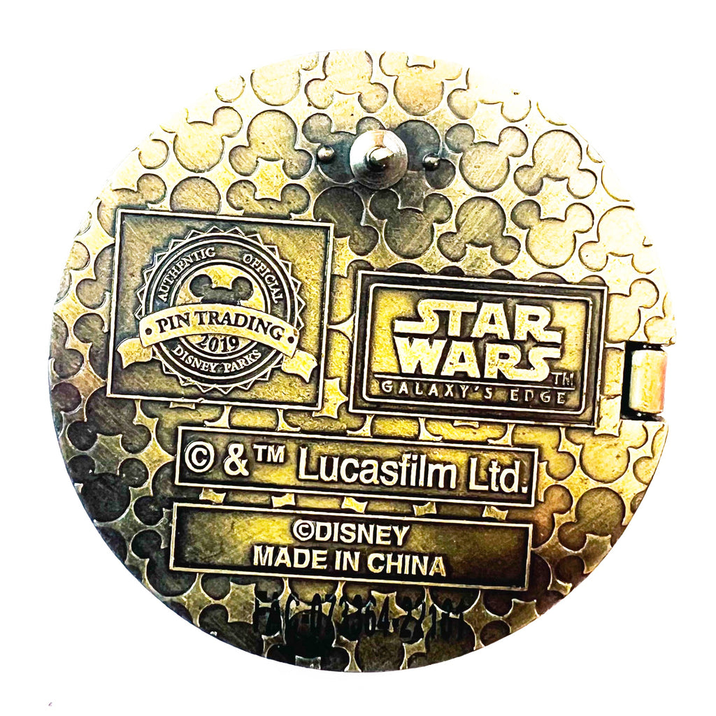 Disney Star Wars Galaxy Edge Black Spire Outpost R2-D2 Chewbacca Hinged Pin