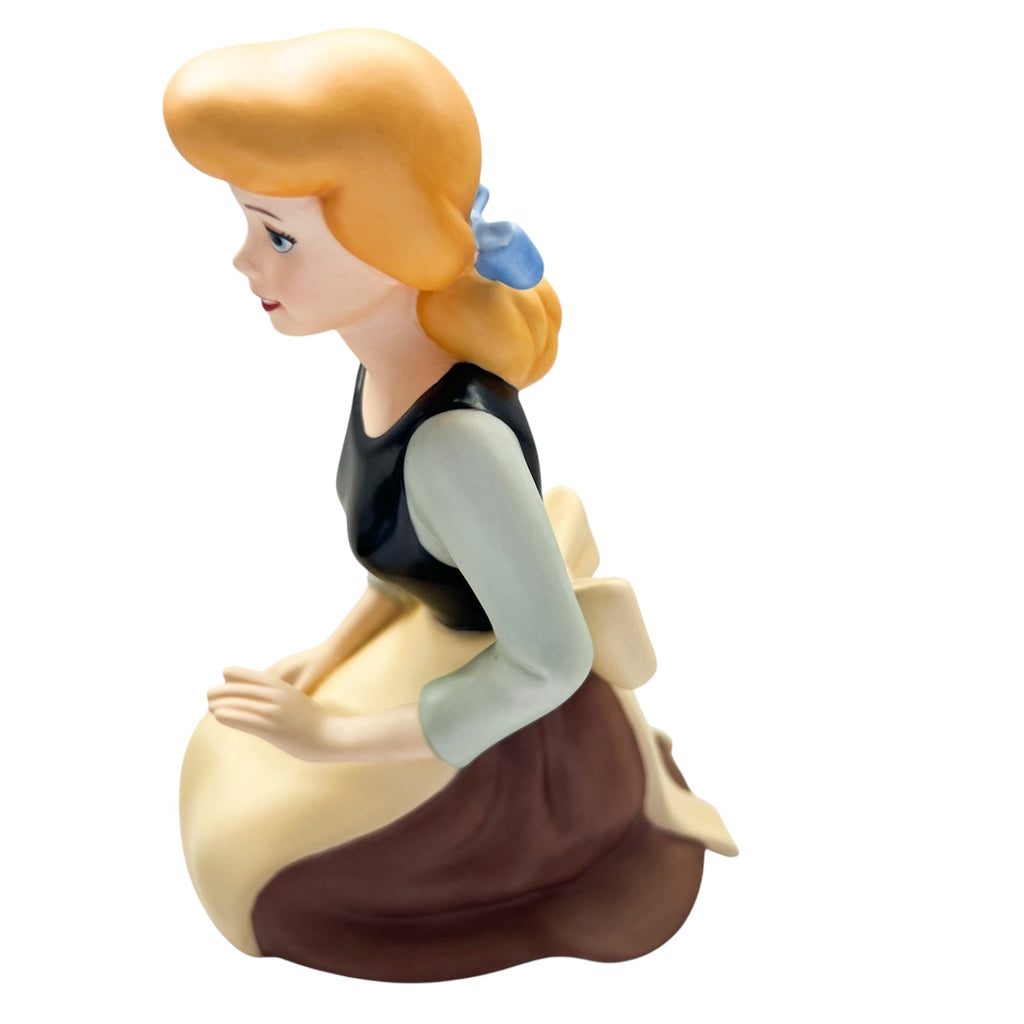Walt Disney WDCC Classics Collection Cinderella Wistful Dreamer Figurine
