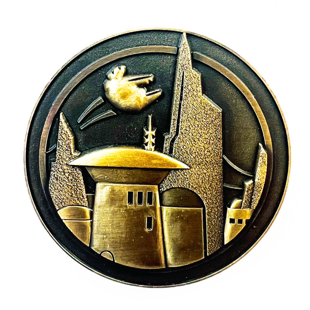 Disney Star Wars Galaxy Edge Black Spire Outpost R2-D2 Chewbacca Hinged Pin