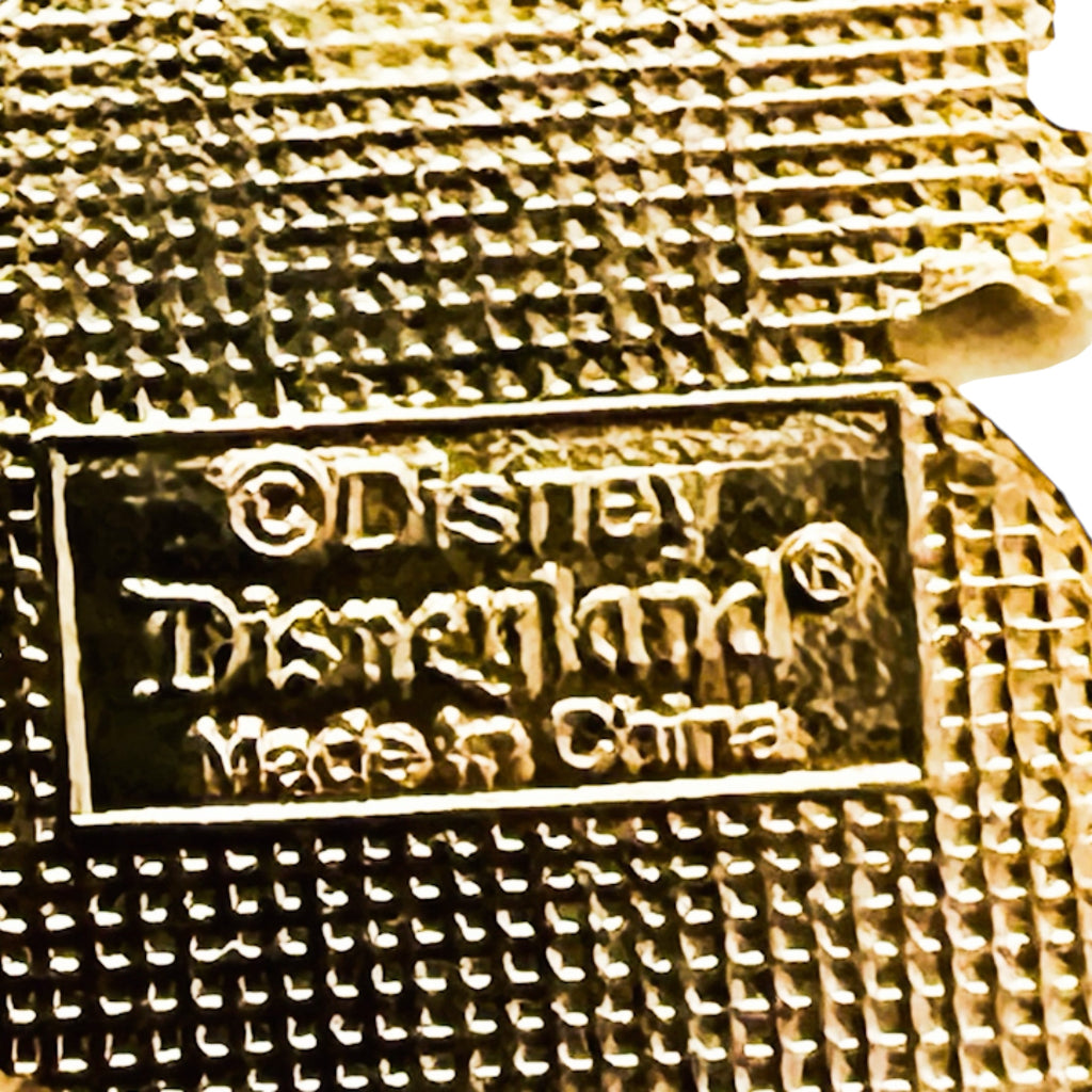 Disneyland DLR Santa Goofy Wreath Christmas Pin