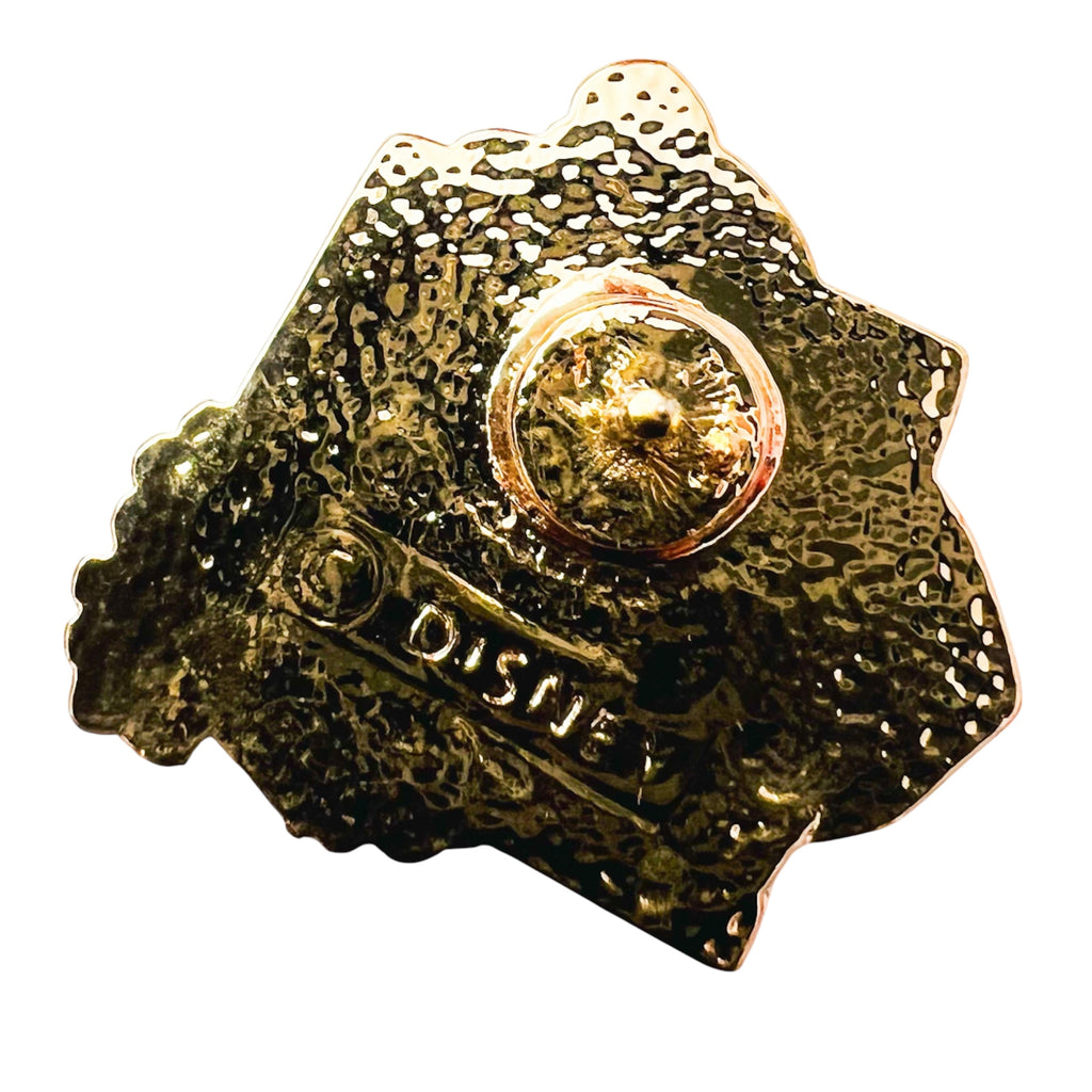 Disney Pooh with Bouquet from the Hallmark Winnie the Pooh Pin