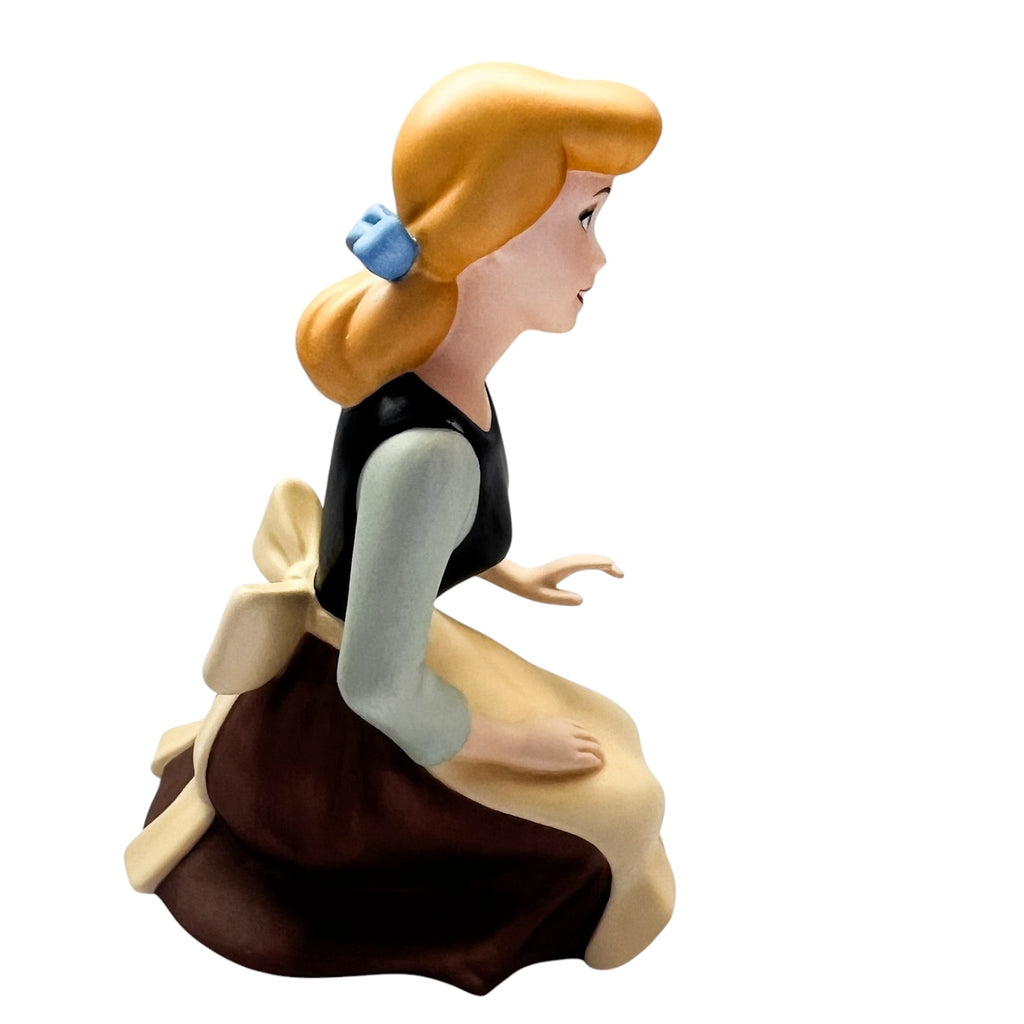 Walt Disney WDCC Classics Collection Cinderella Wistful Dreamer Figurine