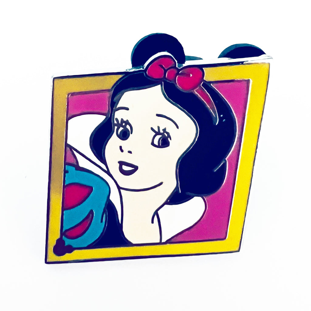 Disney Snow White and Seven Dwarfs Cast Lanyard Collection Pin