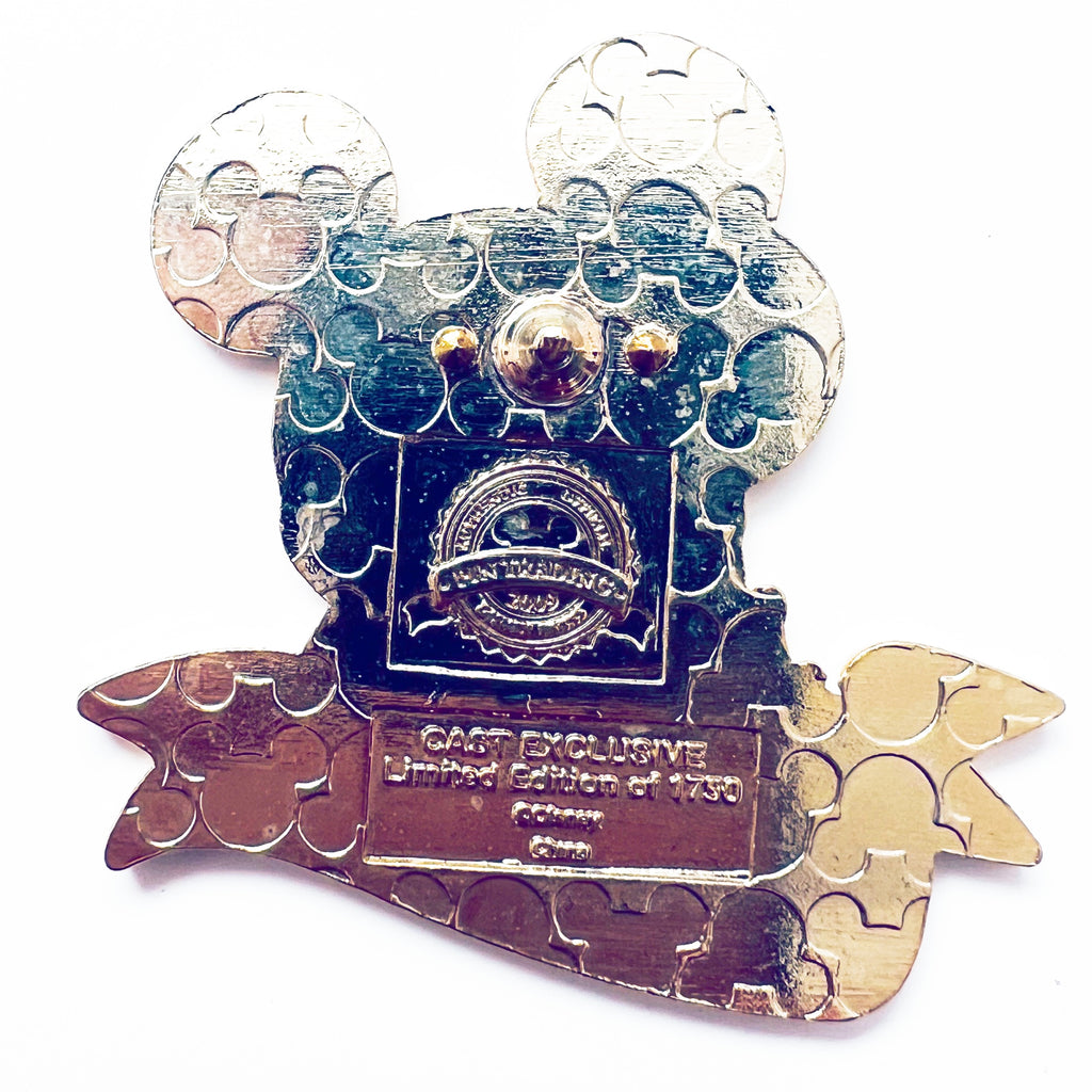 Disney Mickey Mouse Cast Member Candlelight Processional 2009 Limited Edition 1750 Pin