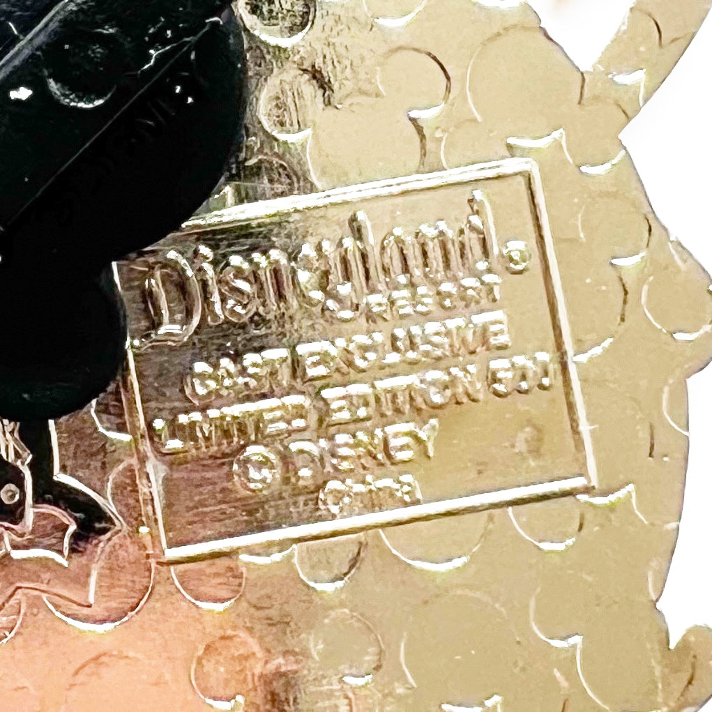 Disney 9-9-09 Cast Member Exclusive Stitch Bellhop Pin