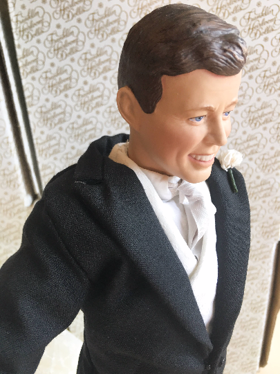 Vintage Franklin Mint Jacqueline Bouvier and John F. Kennedy Bride and Groom Porcelain Heirloom Dolls