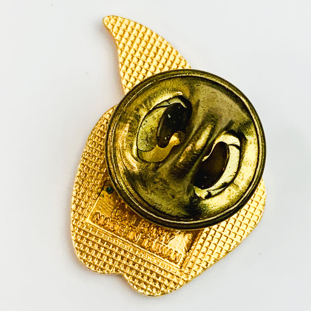 Vernon B.C. Canada Apple Souvenir Calgary Lapel Pin