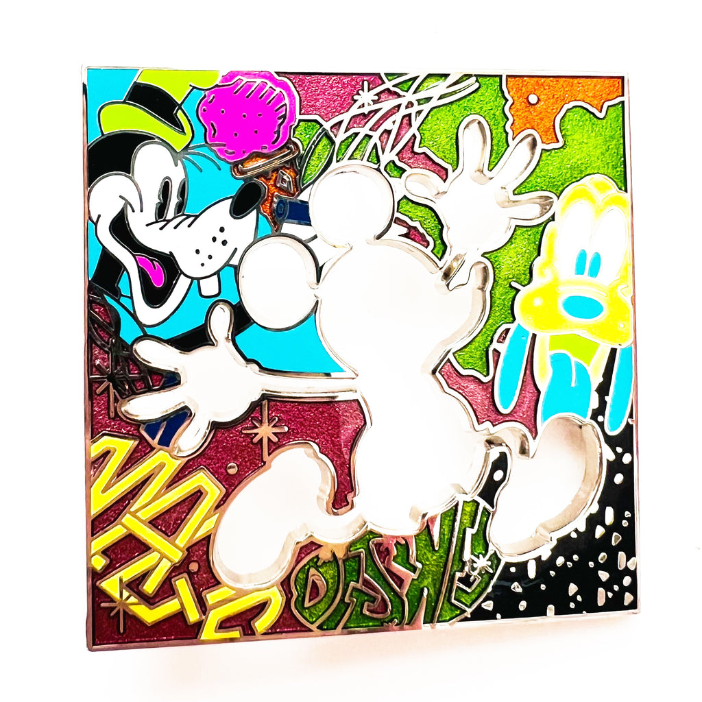 Disney Pin and Lanyard Medal "Graffiti Mickey Pluto & Goofy 2010 Walt Disney Set