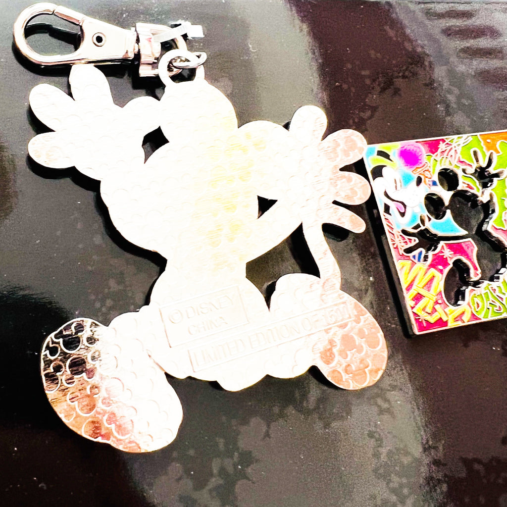 Disney Pin and Lanyard Medal "Graffiti Mickey Pluto & Goofy 2010 Walt Disney Set