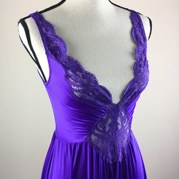 Vintage Olga Full Length Long Lingerie Nightgown