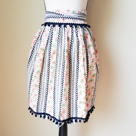 Vintage Pink Paisley Print Chrochet Trim Apron