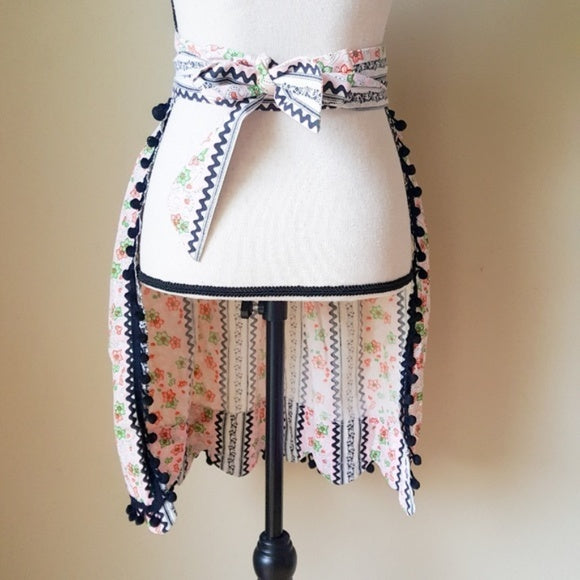 Vintage Pink Paisley Print Chrochet Trim Apron