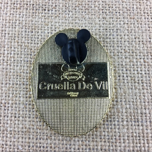 Disney Cruella De Vil 2002 101 Dalmatians Spot Pin