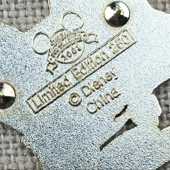 Disney Lazy Days of Summer Series Goofy LE Pin