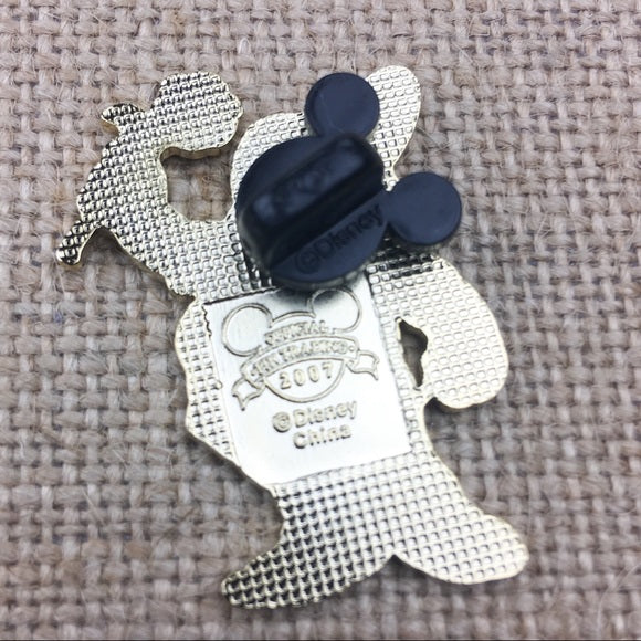 Disney Snow White & Seven Drawfs Doc Flower Pin