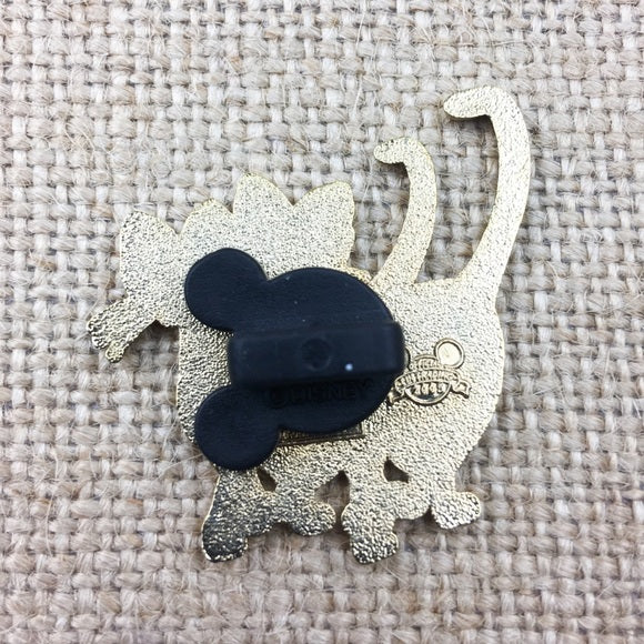 Disney Lady and the Tramp SI AM Siamese Cats Pin