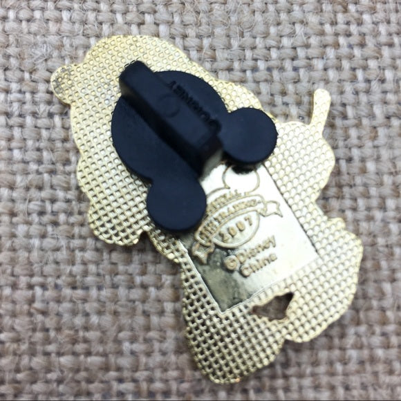 Disney Snow White & Seven Dwarfs Sleepy Pin