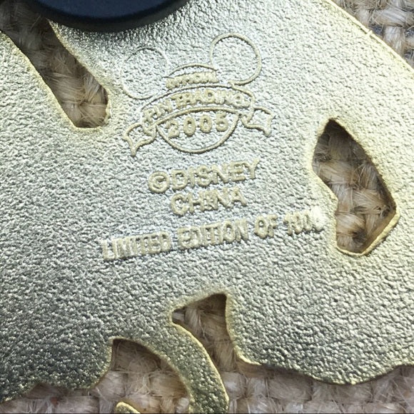 Disney Holiday Pluto Ribbon In Mouth Christmas Limited Edition Pin