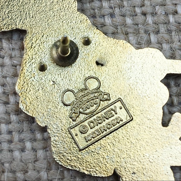 Disney Peter Pan Villain Captain Hook Holding Sword Pin