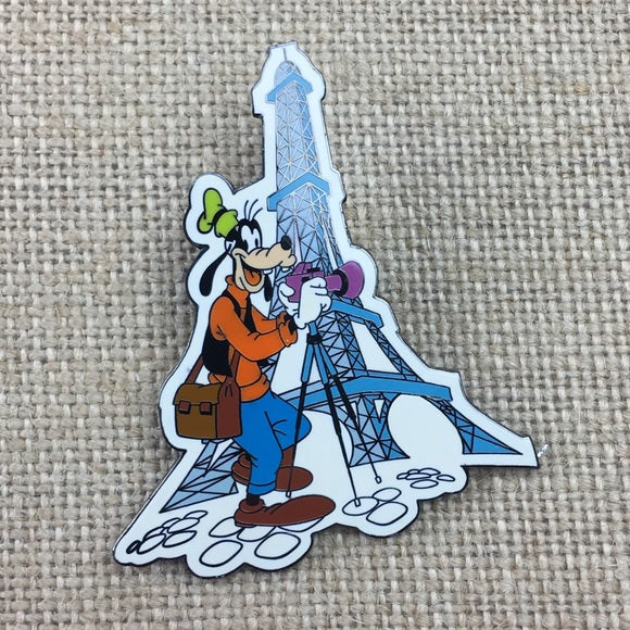 Disneyland Paris Eiffel Tower Goofy Series Pin