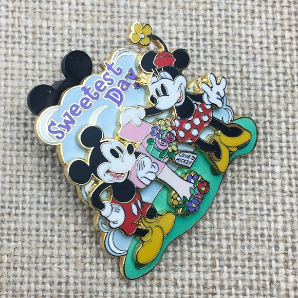 Disney Sweetest Day Mickey Minnie Mouse 3D Pin