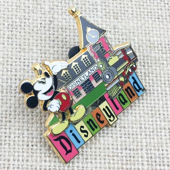 Disneyland DLR 50th Anniversary Retro Collection Main Street Station Mickey Mouse 3D Pin