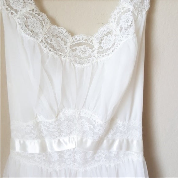 Vtg Vanity Fair Nightgown and Matching Robe
