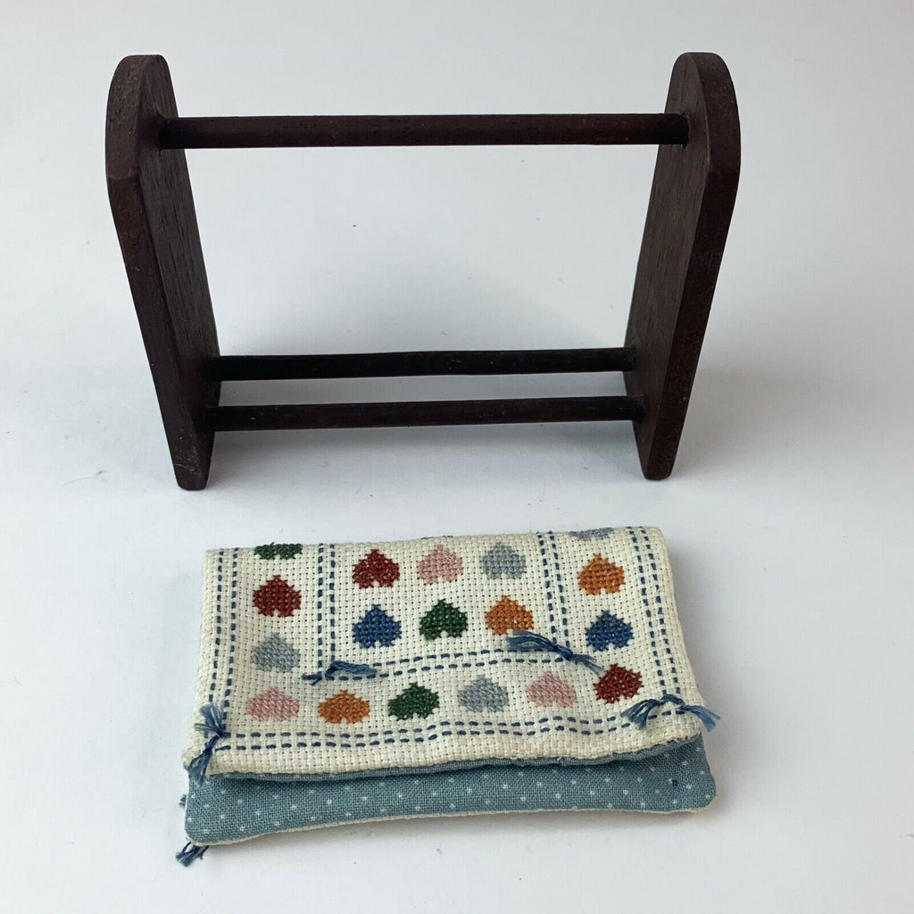 Dollhouse Miniature Wood Blanket Holder w/ Heart Quilt Wall Hanging Decoration