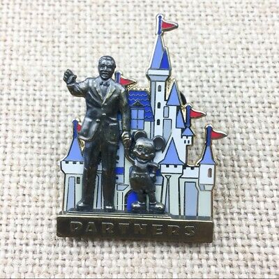 Disney Partners Statue Walt Disney and Mickey Mouse Castle Pin
