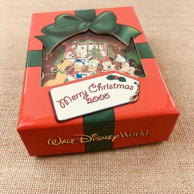 Disney Merry Christmas Mickey Mouse & Friends Caroling Pin Boxed Limited Edition