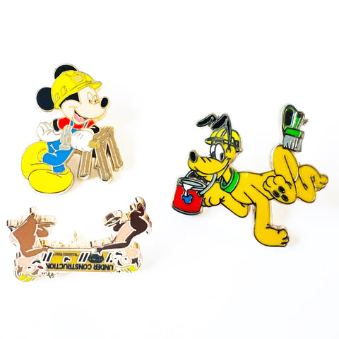 Disney WDW Wilderness Lodge Under Construction Mickey Pluto Chip n Dale Pin Set