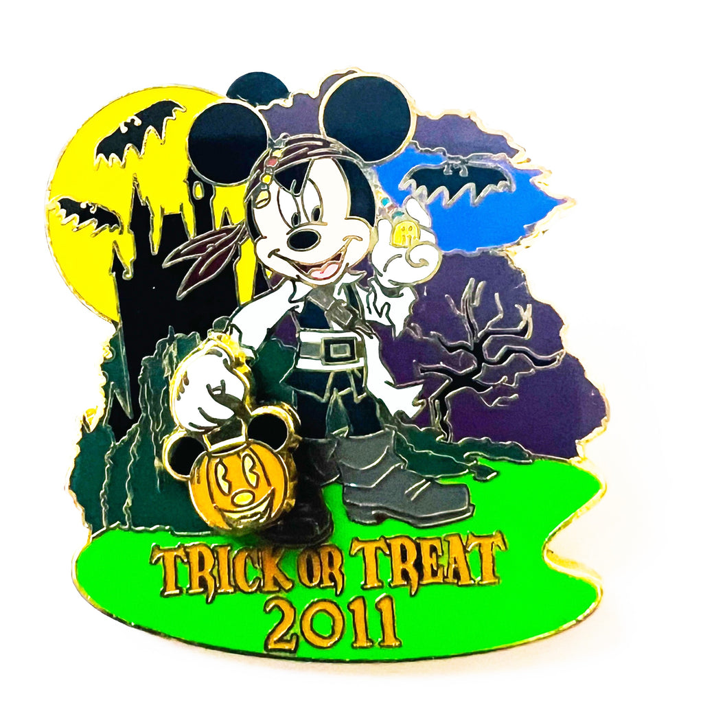 Disney Mickey Halloween Costume Pirate Jack Sparrow Jack-O-Lantern Bat LE 2000 Pin