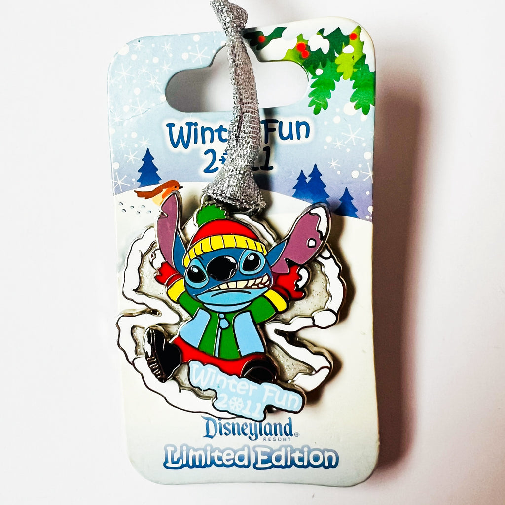 Disney DLR Stitch Snowflake Ornament Holiday Winter Fun 2011 LE 500 pin