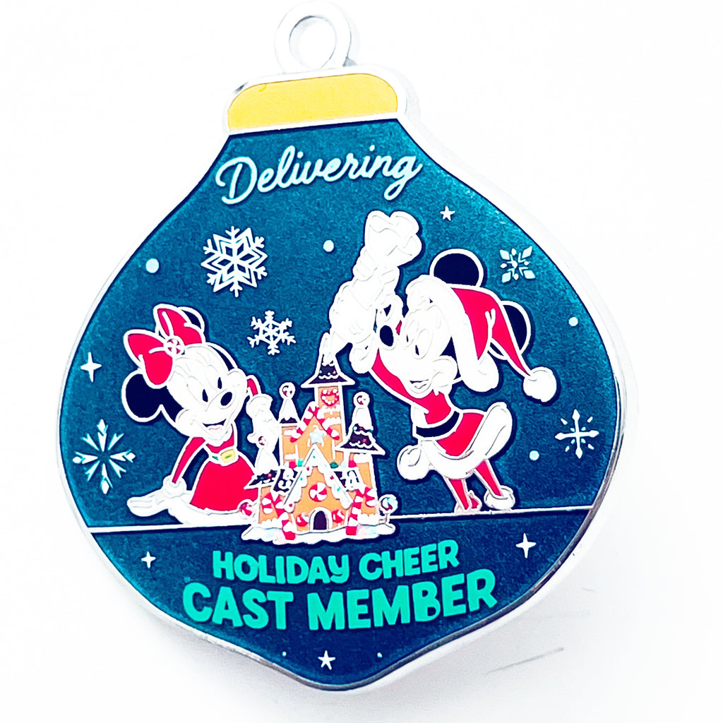 Disney Theme Parks Cast Exclusive Delivering Holiday Cheer Limited Edition 1000 Pin