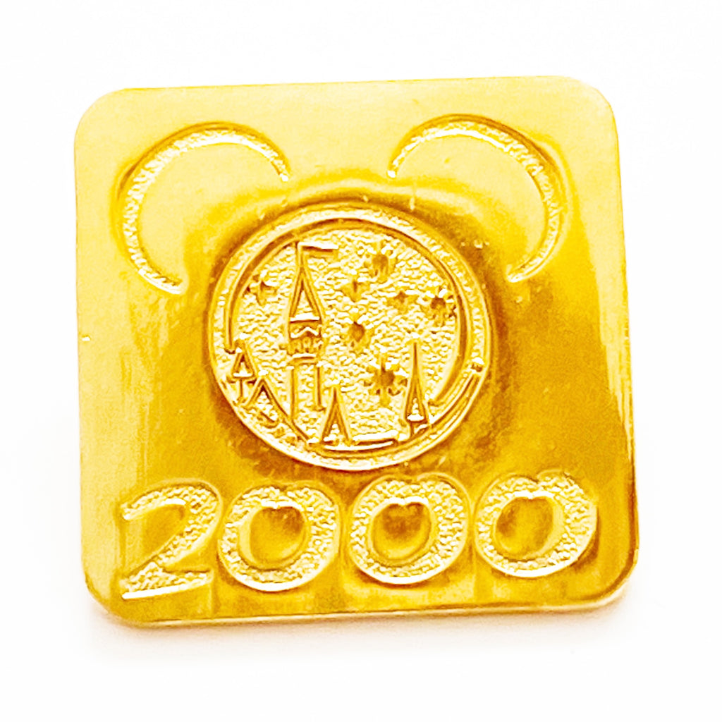 Disneyland World Annual Passport Gold 2000 Castle Pin