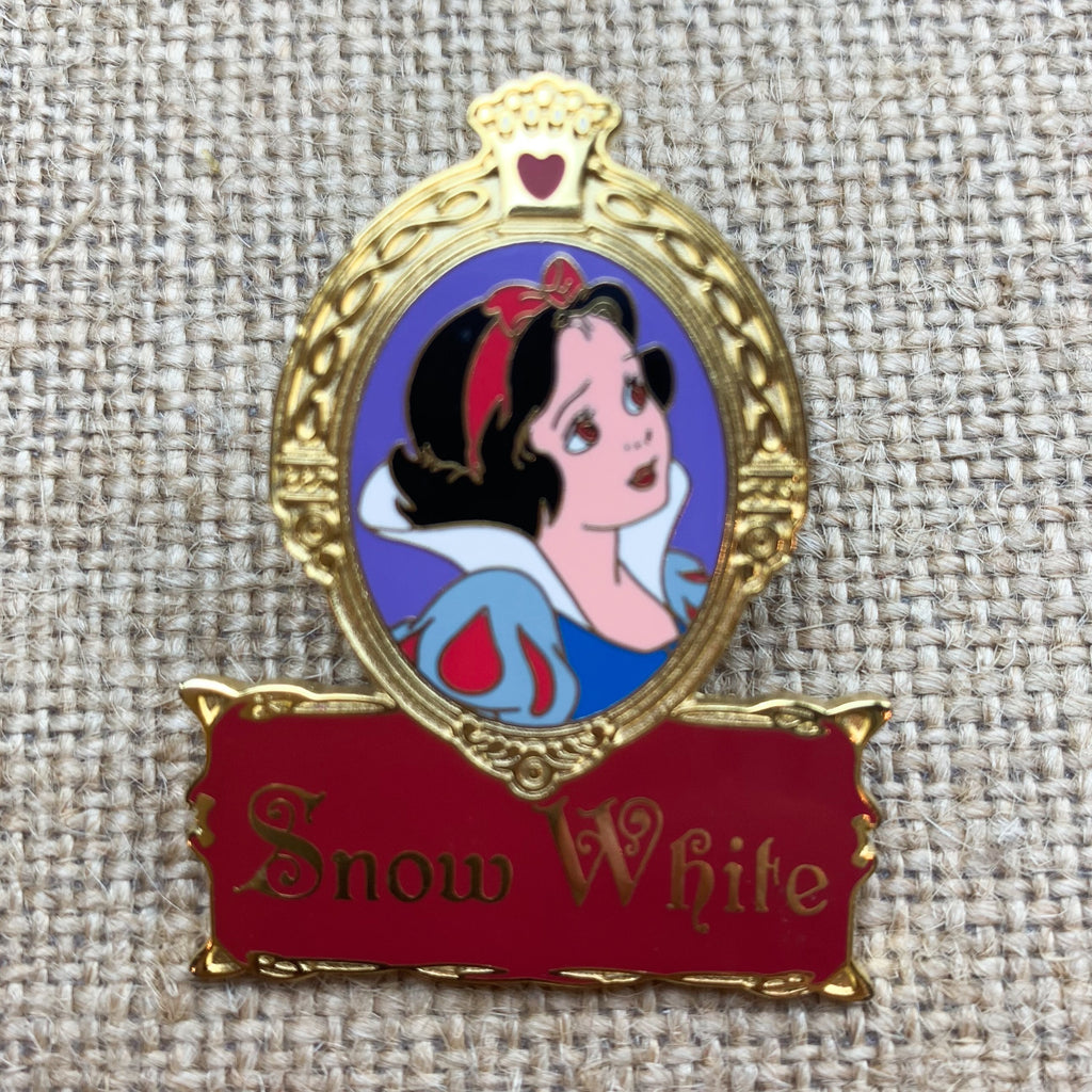 Disney Snow White Princess Portrait Series Exclusive Pin
