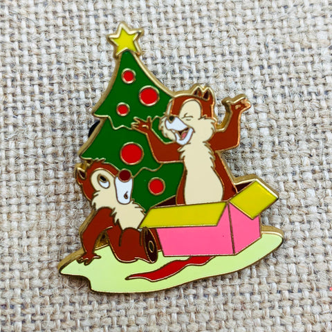 Disneyland Resort Paris Chip & Dale Christmas Tree Present Box Pin
