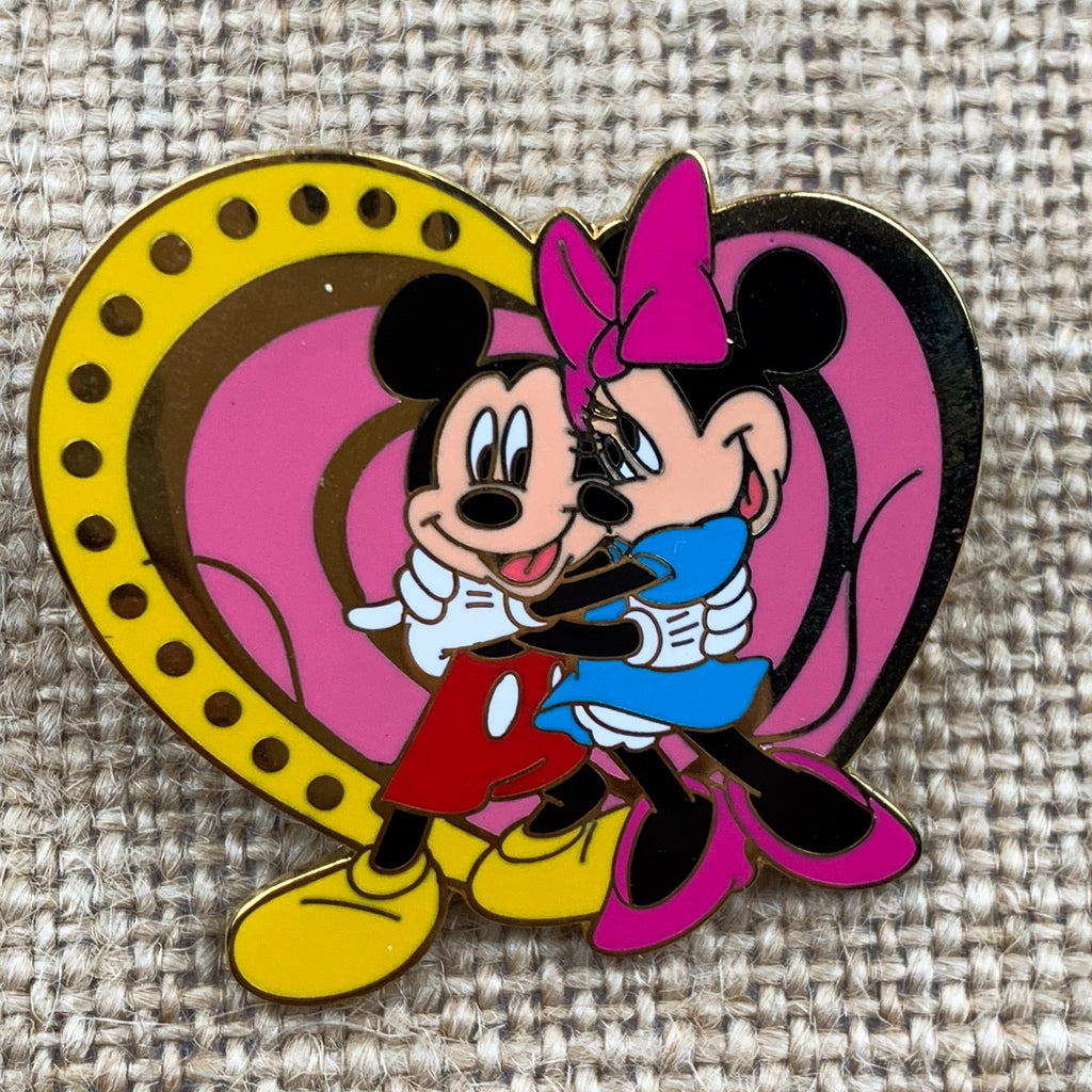 Disney Mickey Minnie Mouse Cast Exclusive Limited Edition 3000 Heart Pin