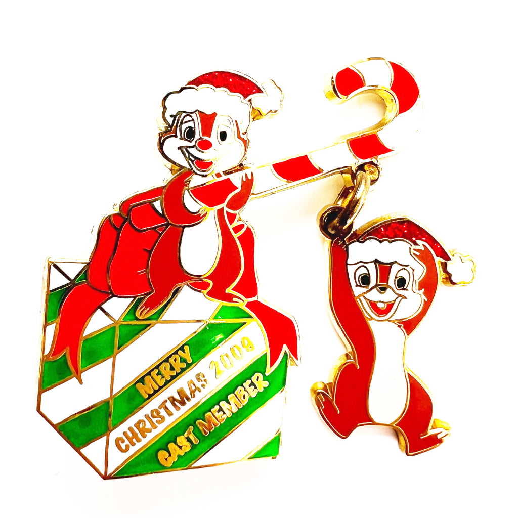 Disney DLR Cast Member Merry Christmas 2009 Chip N Dale Present Limited Edition 1750 Pin