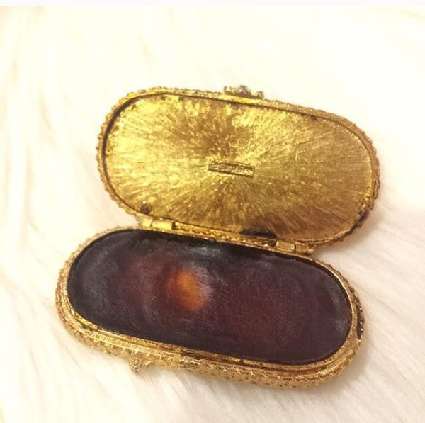 Boîte à parfum camée vintage Este Lauder Laiton Ovale 5cm X4cm GDB Boîte à parfum camée vintage Este Lauder Laiton Ovale 5cm X4cm GDB