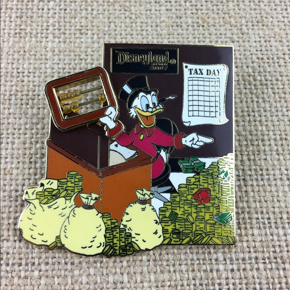 Scrooge McDuck Tax Day 2007 Bags Disney DLR Limited Edition Pin