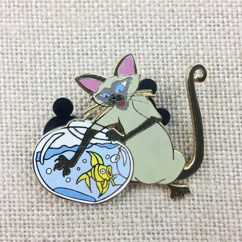 Disney Auctions Lady & Tramp Villain Cats SI & AM Siamese Fishbowl LE Pin