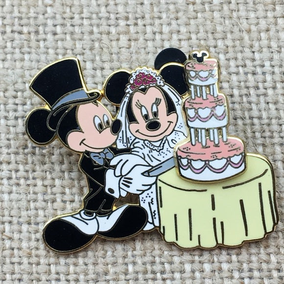 Disney Mickey Minnie Mouse Cutting Wedding Cake 3D 2002 Pin