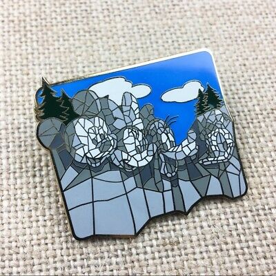 Disney Mount Mousemore Minnie Mickey Donald Goofy Disneyland Pin